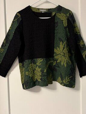 Habitat textured green floral color block asymmetric hem size small gorpcore